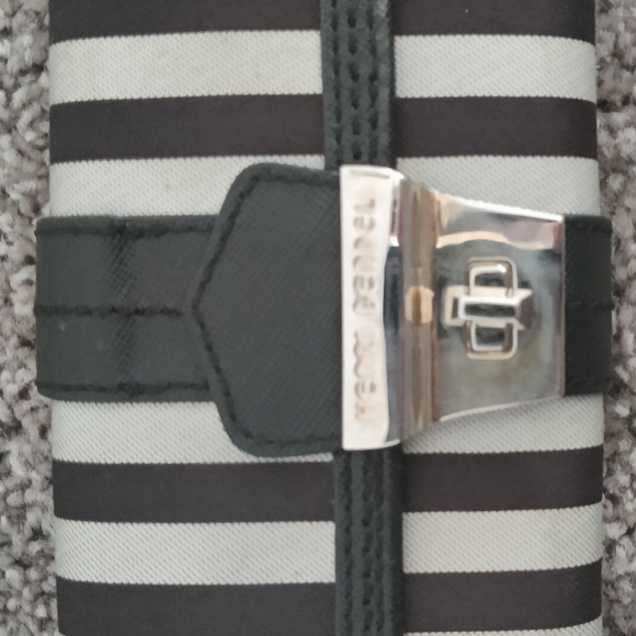 Henri Bendel wallet - Picture 2 of 4